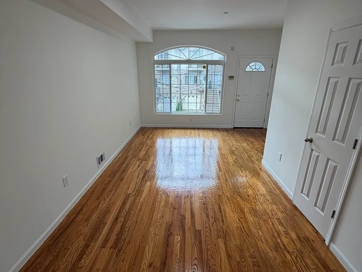 4 bed, 1500 sqft, $3,400 — Photo 3