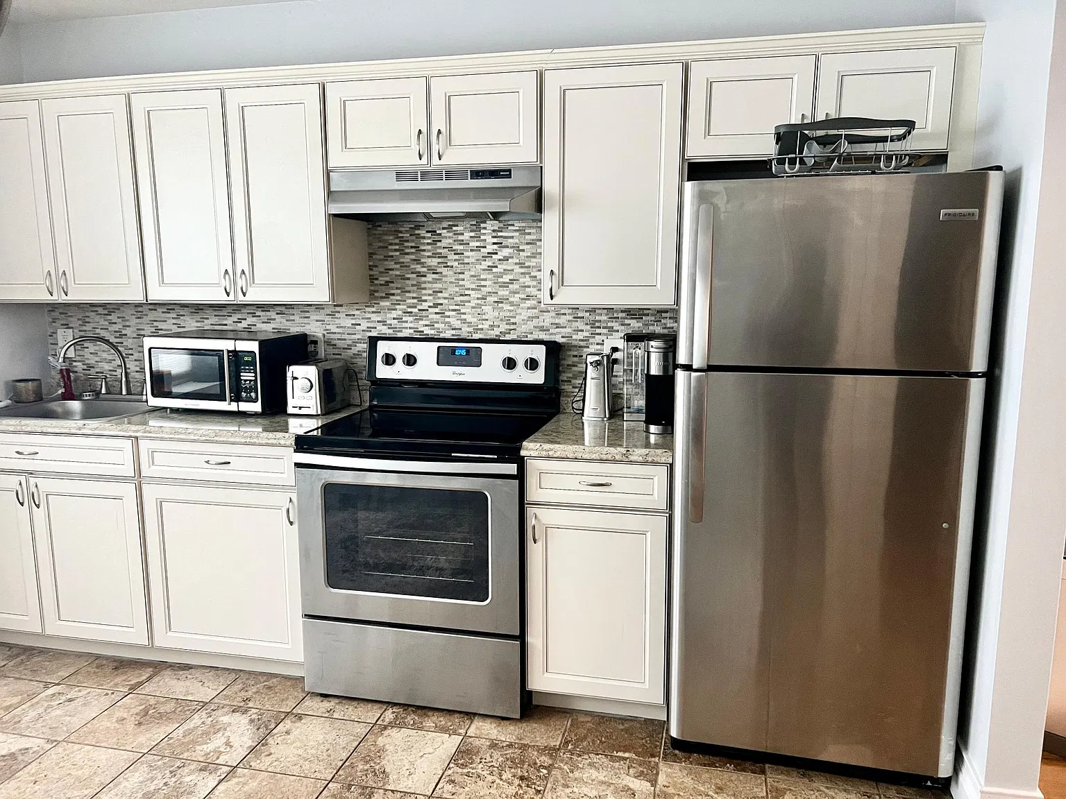 2 bed, 1025 sqft, $3,000 — Photo 1