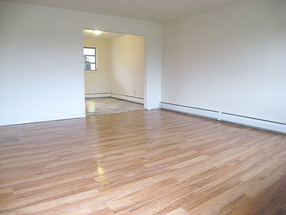 2nd image of 1702 Davis Ave APT 4
