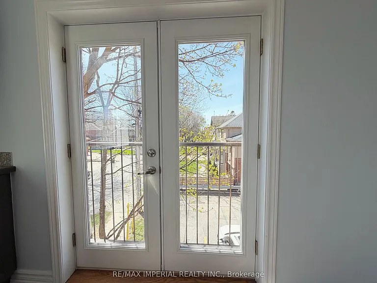 621A The Queensway — Photo 11