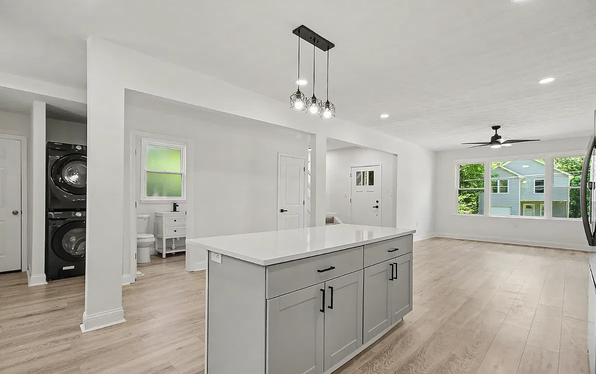 3 bed, 1420 sqft, $2,100 — Photo 3
