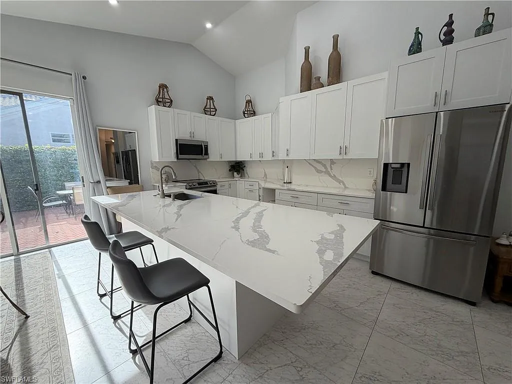 3 bed, 2.0 bath, 1762 sqft, $6,500 — Photo 3