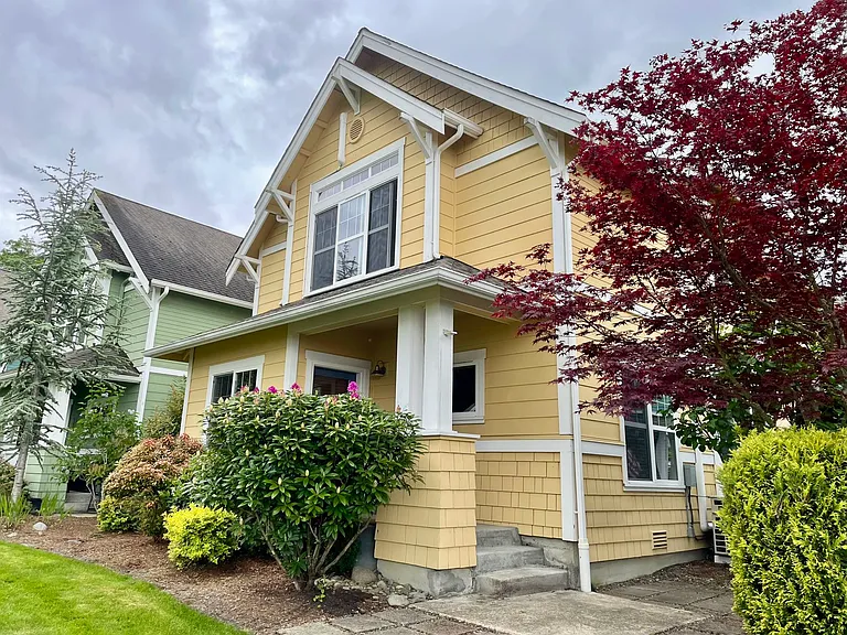 1898 NE Kincaid Walk — Photo 2