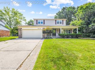 5718 Marble Dr, Troy, MI