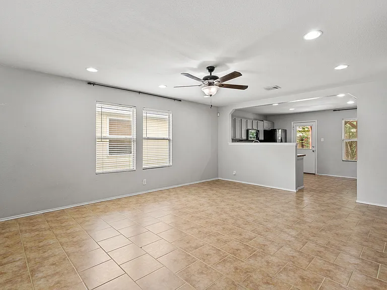 140 Katie Ct — Photo 9