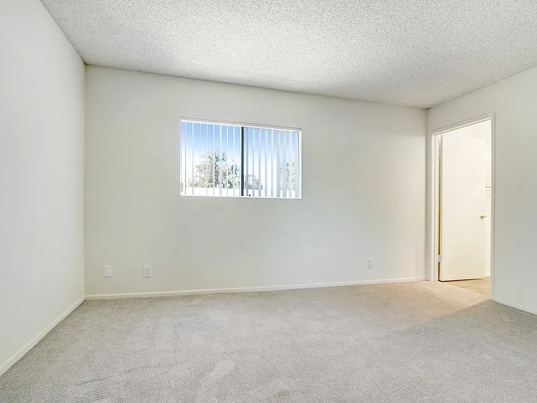 11325 Morrison St — Photo 108