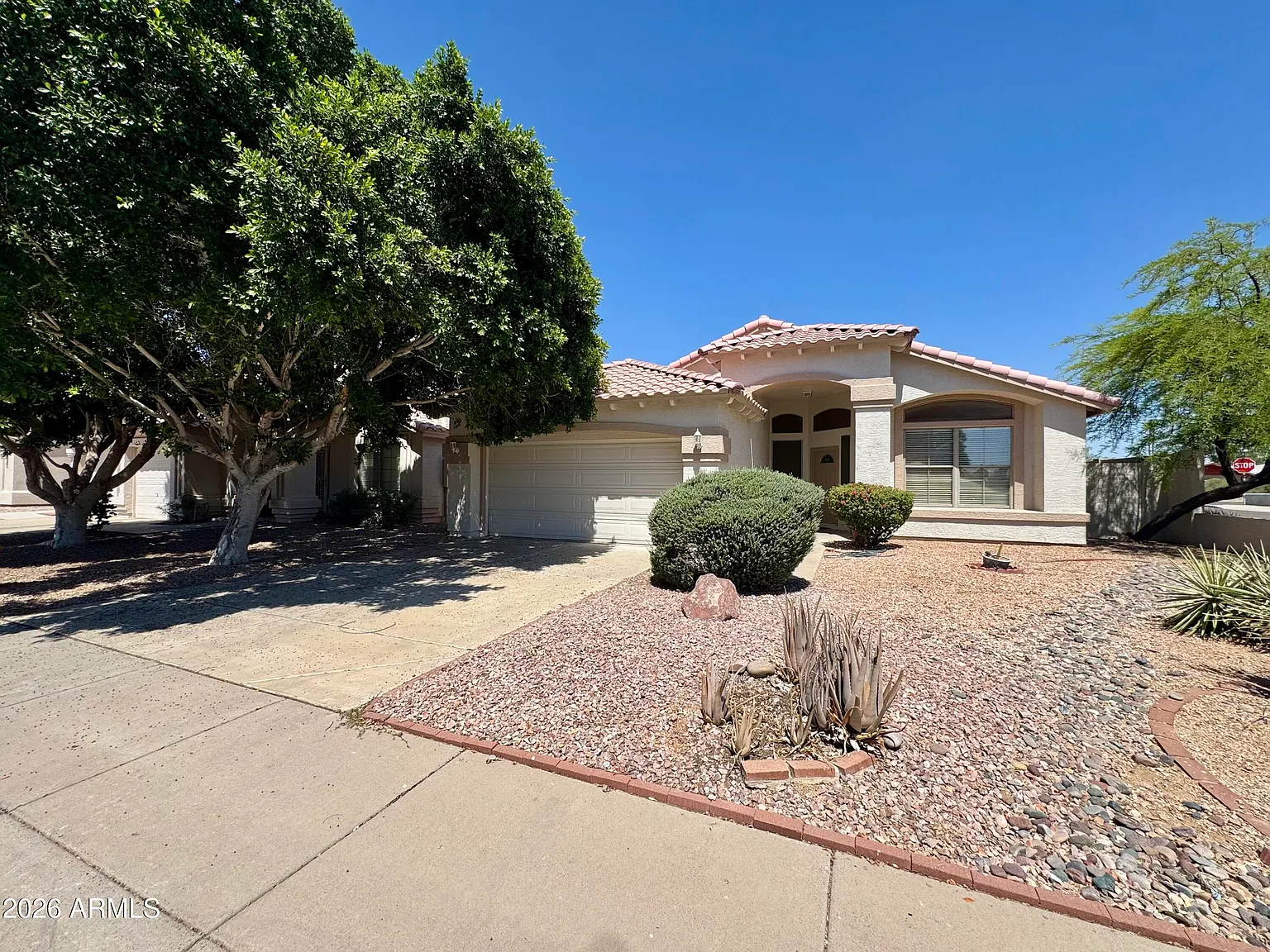 4 bed, 2.0 bath, 2025 sqft, $3,000 — Photo 3