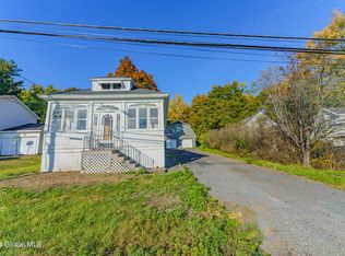 44 Crabapple Ln, Watervliet, NY 12189