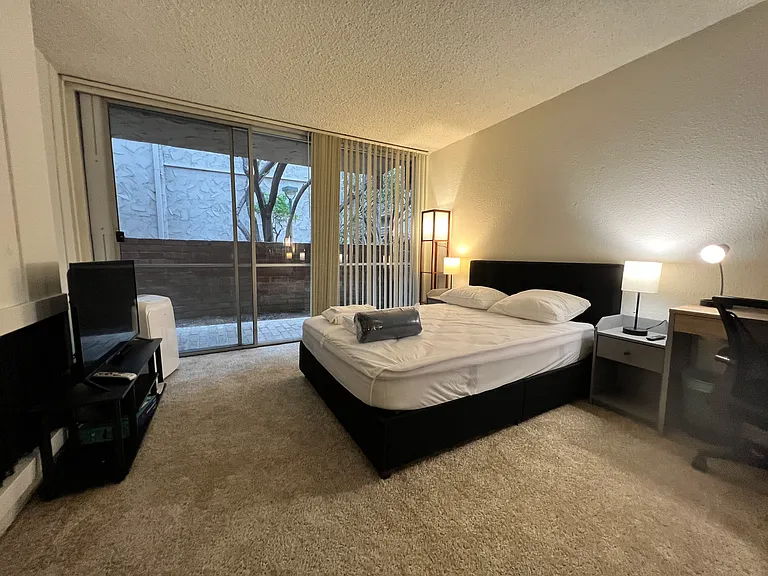 6425 Green Valley Cir — Photo 21