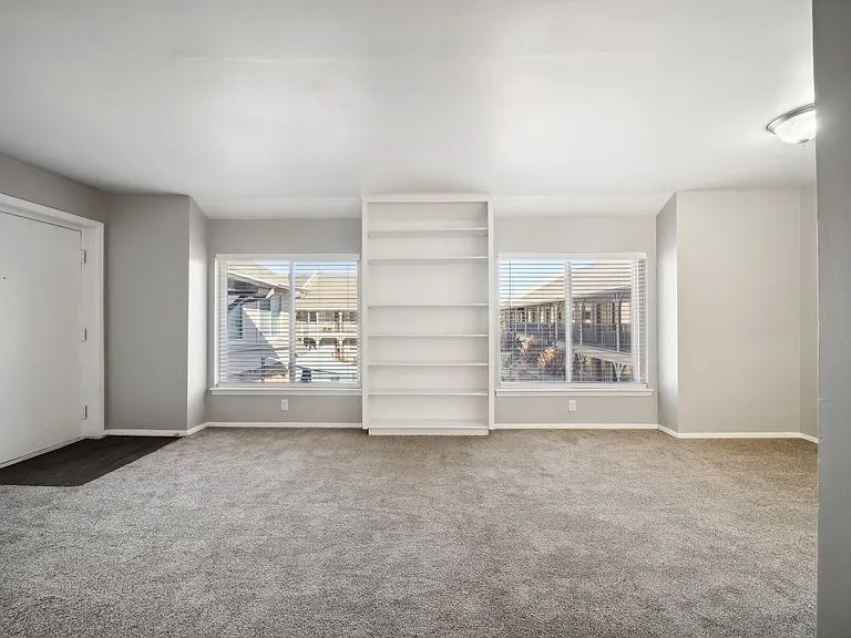 Beautiful Apartments in the heart of Brookside — Photo 26