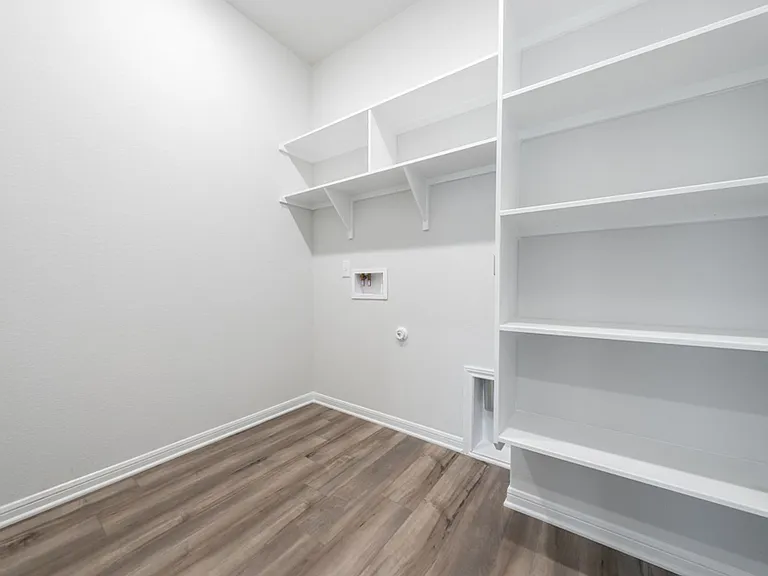 738 Friar Tuck Dr — Photo 17
