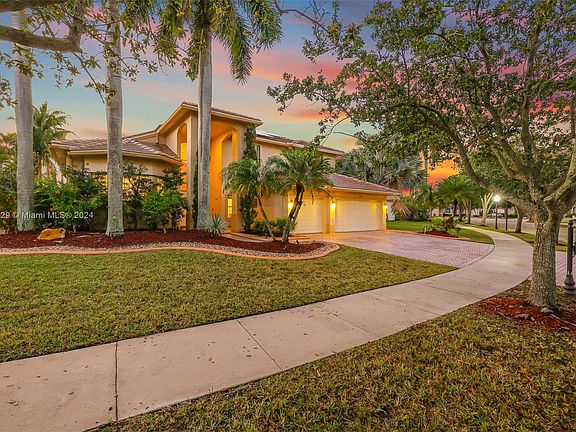 2nd image of 1018 Waterside Cir