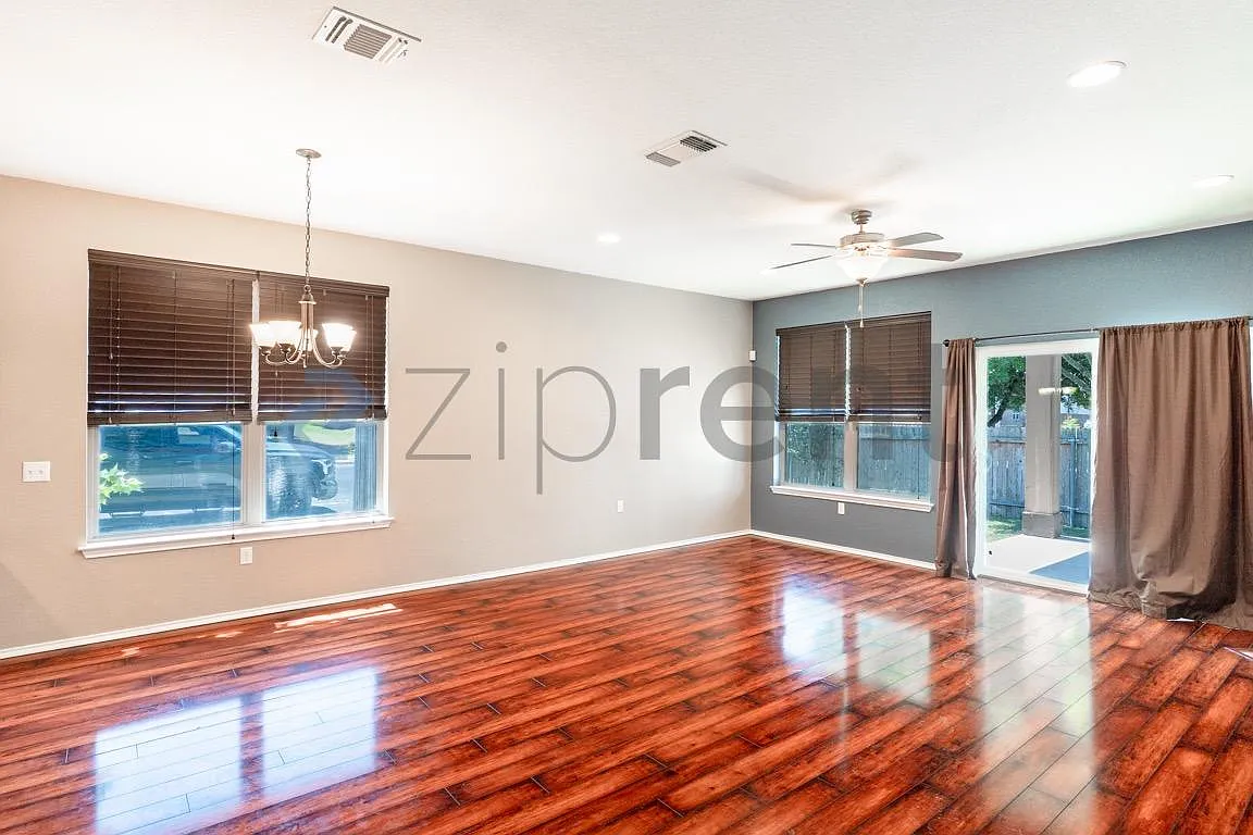 3 bed, 2.5 bath, 1993 sqft, $2,067 — Photo 3