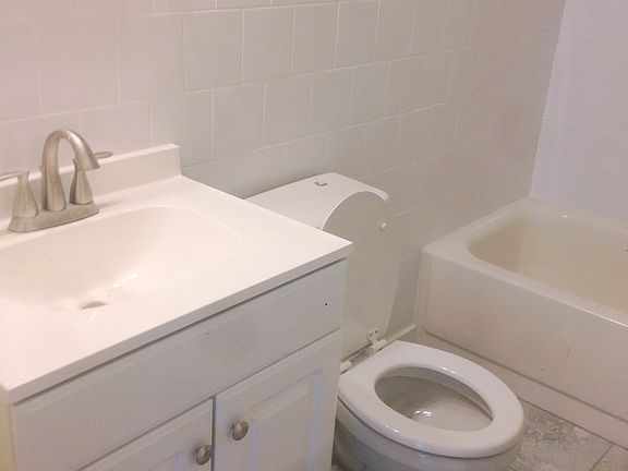 5th image of 4060 Forest Hill Ave APT D
