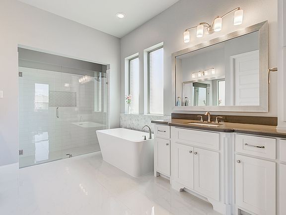 5th image of 721 Rosewood Pl