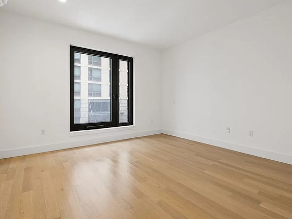 4th image of 260 Gold St #604