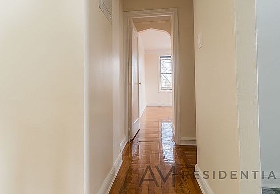 5th image of 2147 E 17th St APT 5