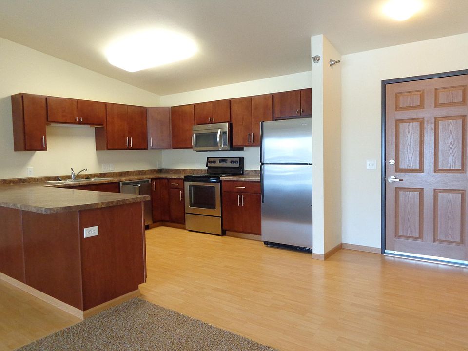 1st image of 527 33rd Ave W APT 304