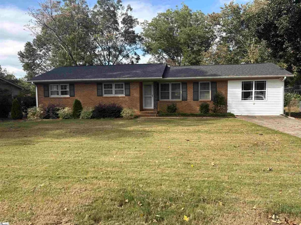 3036 Elmhurst Dr, Boiling Springs, SC 29316