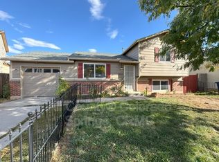 2045 Grosbear Ln, Colorado Springs, CO 80916