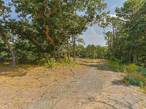 3rd image of 7 Arrowhead Farm Rd