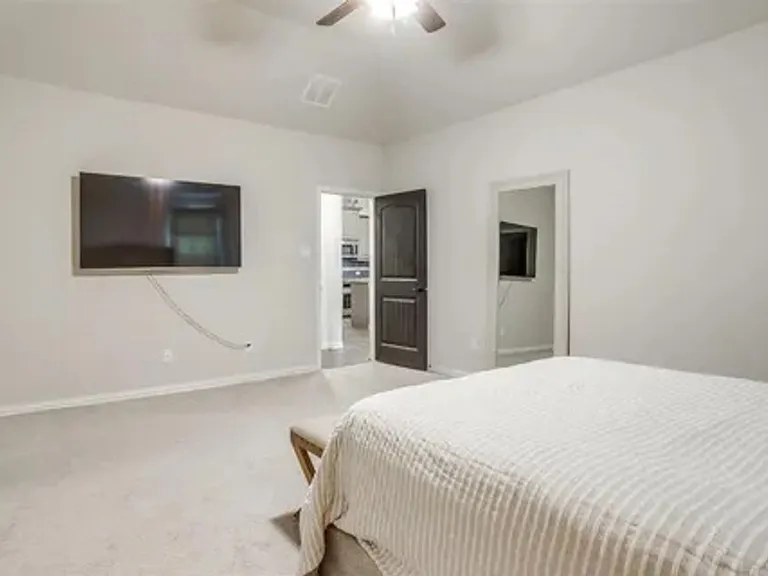 202 Camden St — Photo 16