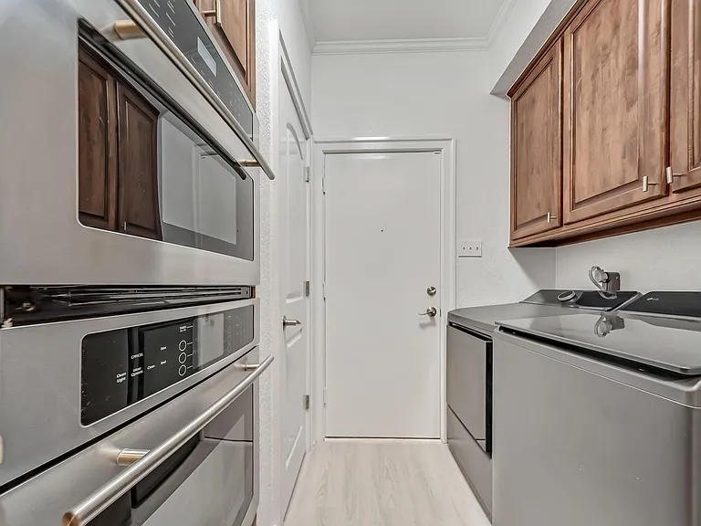 516 S Post Oak Ln #18 — Photo 7