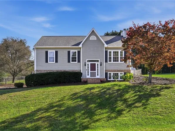 135 Sedgewick Ridge Ct, Lewisville, NC 27023