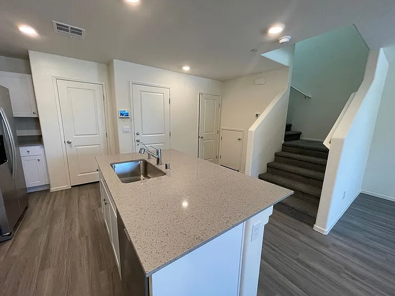 1923 Stanza Vista St — Photo 5