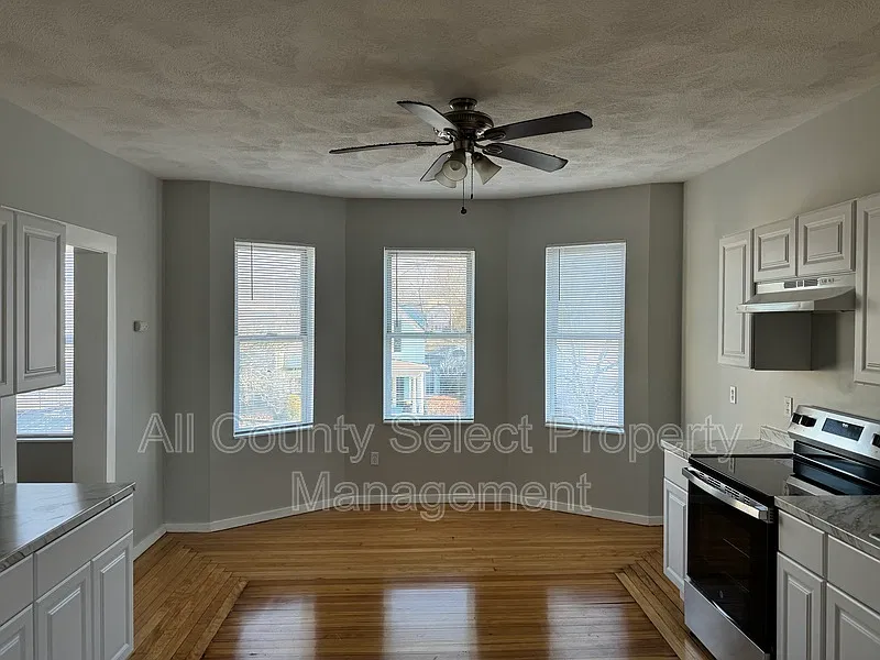 3 bed, 1.0 bath, 1830 sqft, $2,950 — Photo 4