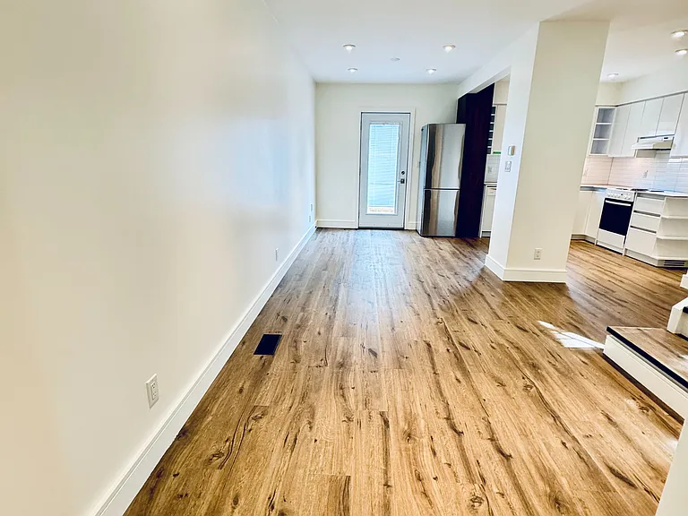 37 White Ave — Photo 15