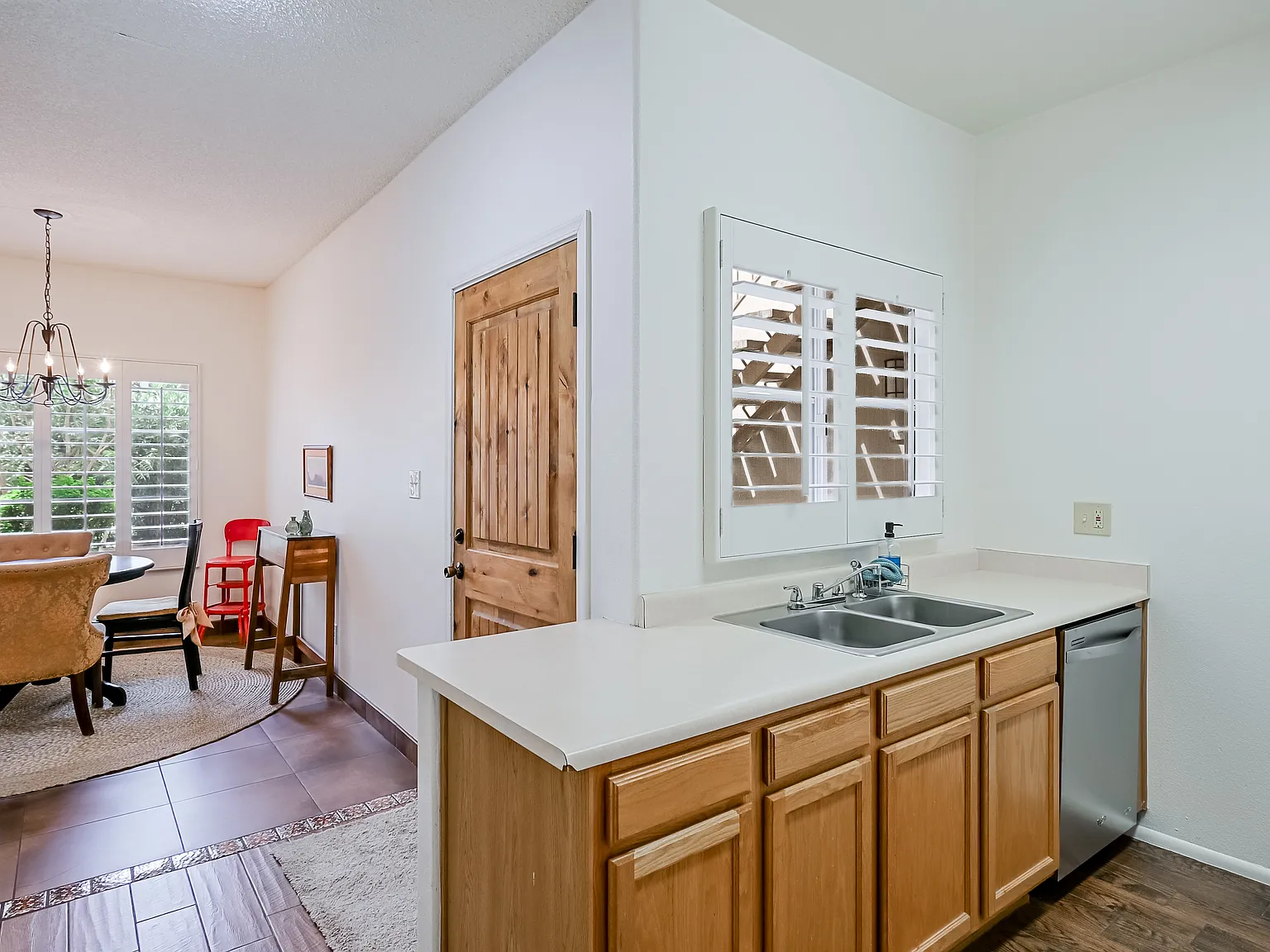2 bed, 1123 sqft, $1,900 — Photo 4