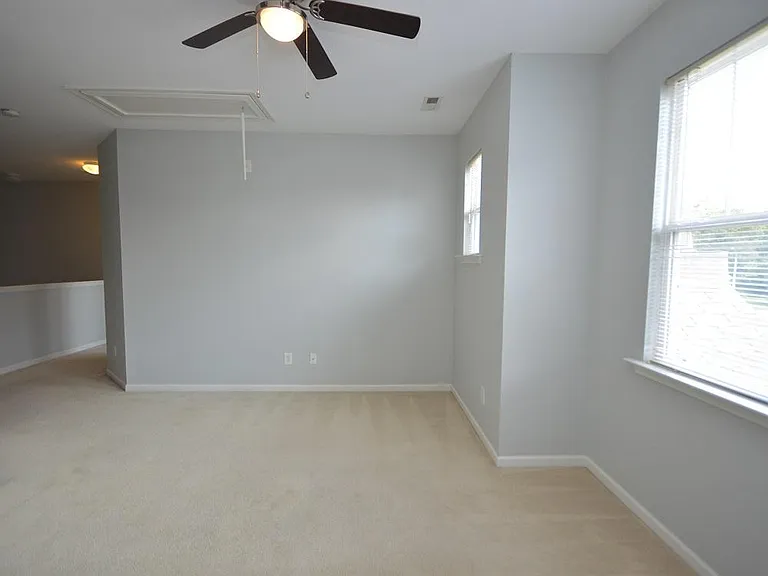 1507 Hinchliff Ct — Photo 18