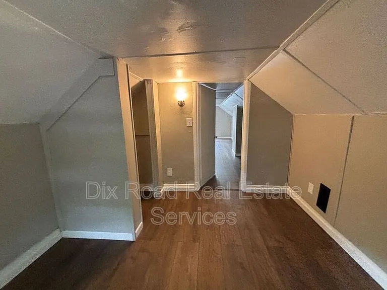 660 Gramont Ave — Photo 22