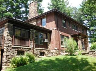 11 Mountain View Dr, Holyoke, MA 01040