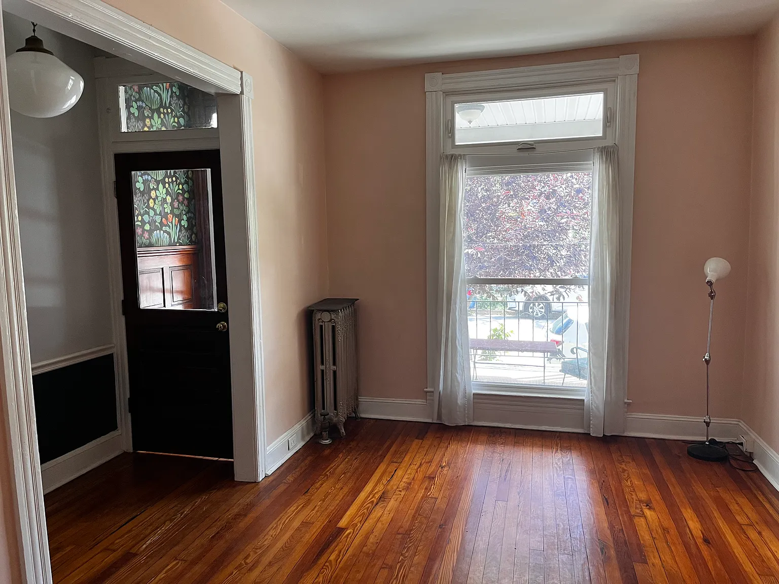 3 bed, 1350 sqft, $2,150 — Photo 3