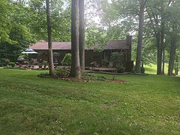 3rd image of 115 Shady Oak Dr