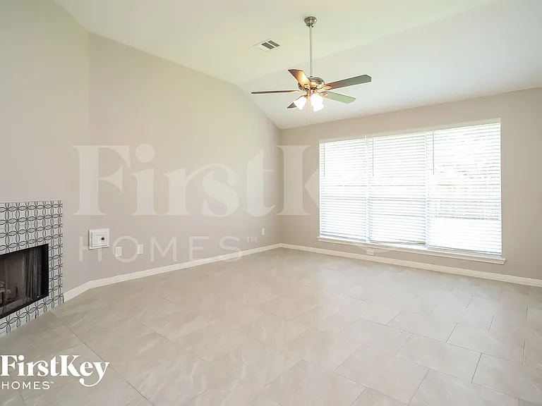 10846 E Linwood Dr — Photo 2