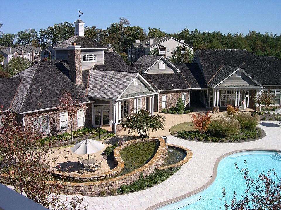 Pool and Clubhouse