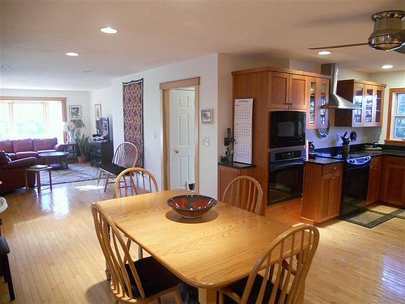 4th image of 684 Omar Cir