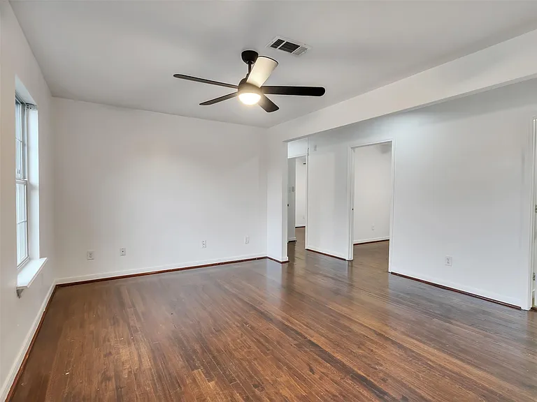 4930 Holloway Dr — Photo 27