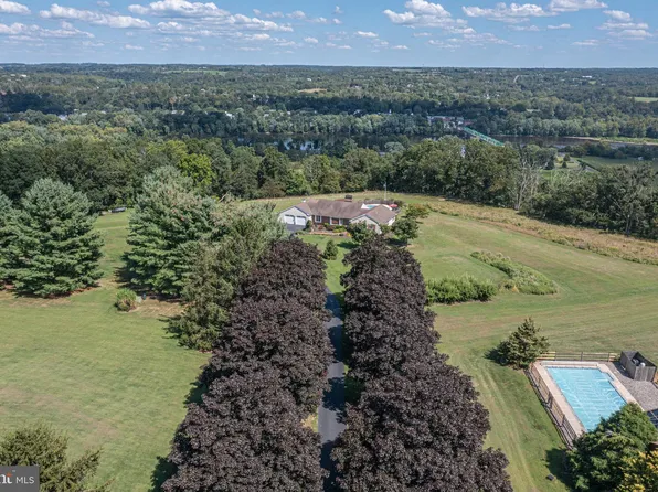 13 Everbreeze Dr, Erwinna, PA 18920