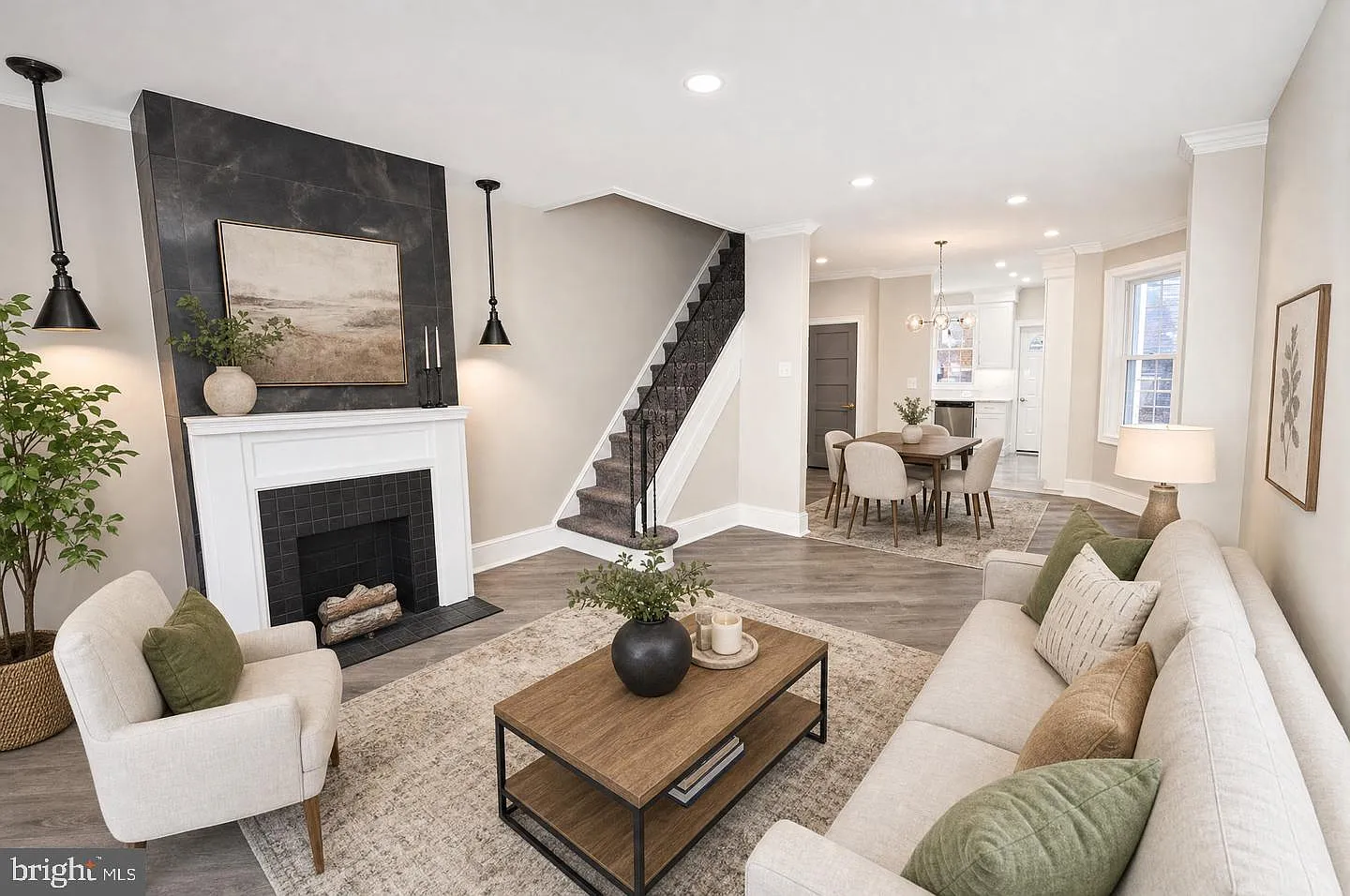 3 bed, 1.0 bath, 1062 sqft, $1,750 — Photo 2