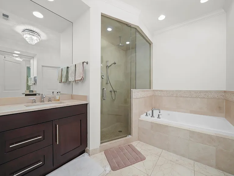 2731 N Wilton Ave #2 — Photo 13