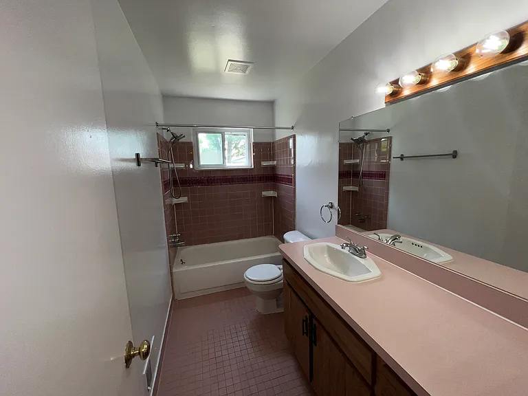 25563 Baker St — Photo 9