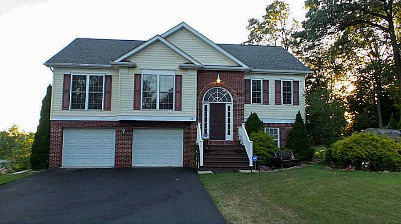 1st image of 121 Skyview Dr