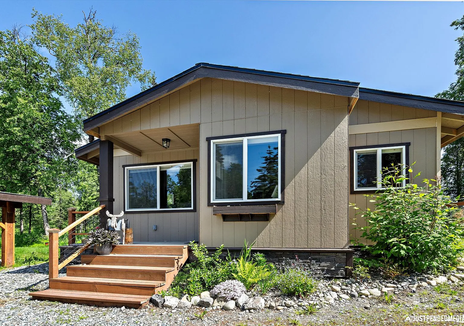 Cute 1 Bedroom + 1 Bathroom W/ Office - Utilities Included & Fully Furnished! — Photo 3