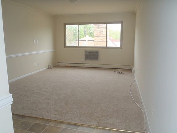 4th image of 2521 N Thatcher Ave #3G