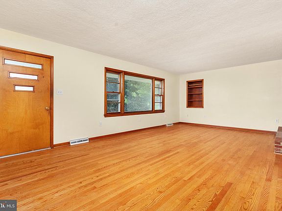 3rd image of 315 W Main St