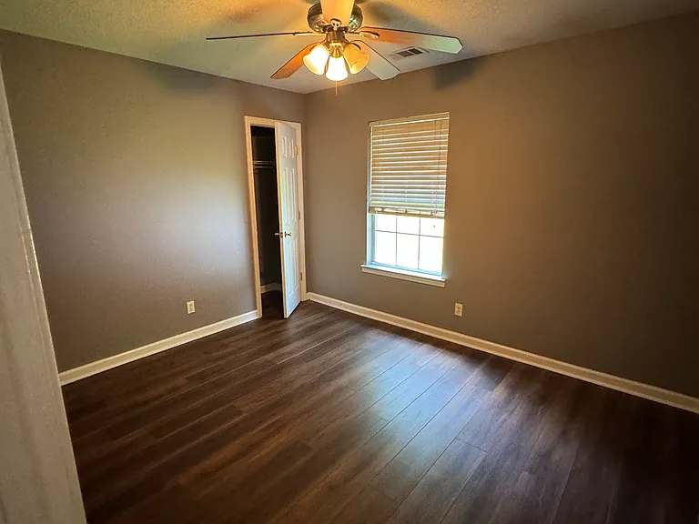 805 Rushing St — Photo 3